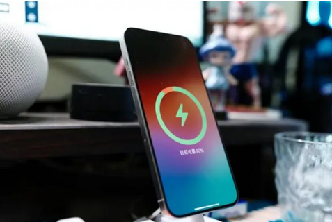 尼木苹果15换屏服务分享用什么充电器给iPhone15充电更好 